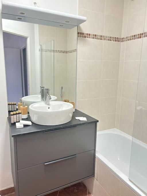 Once Upon A Time - 7Min From Disneyland - Free Private Parking - Self Checkin - Balcony - Barbecue Magny-le-Hongre Eksteriør bilde